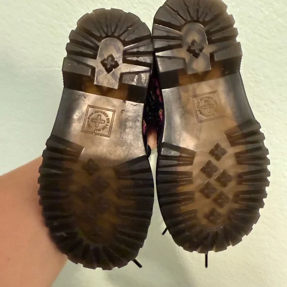 Dr. Martens Size 9 Toddler black with pink flowers - Picture 3 of 3